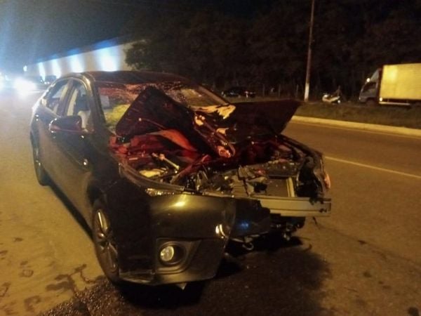 Toyota Corolla envolvido no acidente que matou Amanda Marques na Rodovia Darly Santos, em Vila Velha