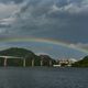 Imagem - Após chuva forte, arco-íris brilha sobre a Terceira Ponte