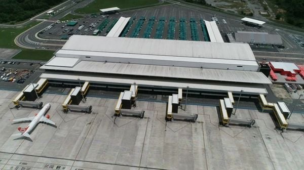 Aeroporto de Vitória sendo monitorado por drone