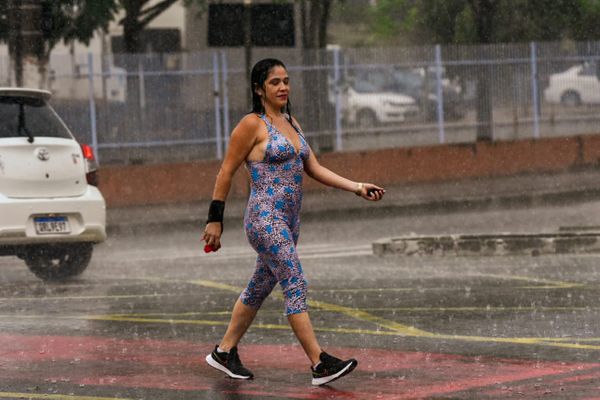 Chuva em Vitória surpreende capixabas nesta segunda-feira (19) por Vitor Jubini