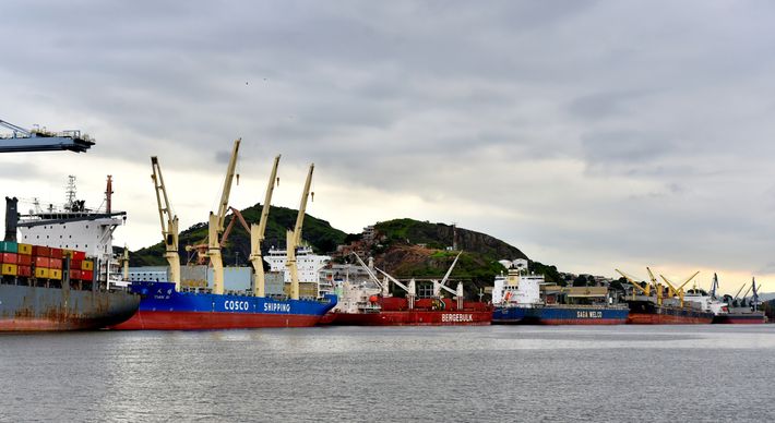 O terminal que integra o Porto de Vitória estava totalmente ocupado na tarde desta terça-feira (20), como registrou o fotógrafo de A Gazeta Fernando Madeira