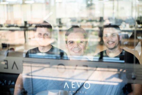 Marcelo Côgo, gerente de tecnologia, Luís Felipe Carvalho, CEO, e o Alexandre Pagung, diretor de marketing e vendas da Aevo