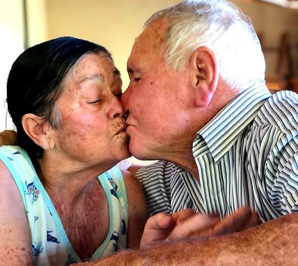 Reencronto do casal de idosos