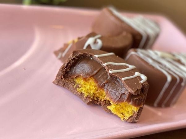 Alfabolo, bolo de cenoura na versão alfajor  por Doce é Tudo/Instagram