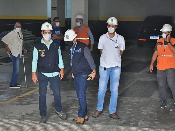 Equipes do Crea-ES e Defesa Civil fazem vistoria em prédio onde piscina desabou em Vila Velha por Fernando Madeira