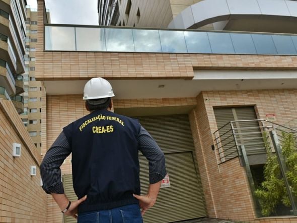 Equipes do Crea-ES e Defesa Civil fazem vistoria em prédio onde piscina desabou em Vila Velha por Fernando Madeira
