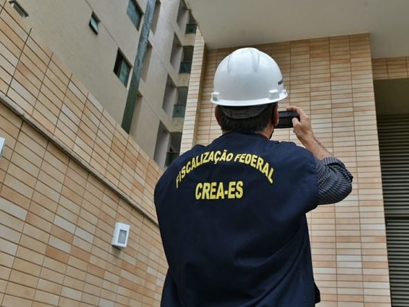Equipes do Crea-ES e Defesa Civil fazem vistoria em prédio onde piscina desabou em Vila Velha por Fernando Madeira