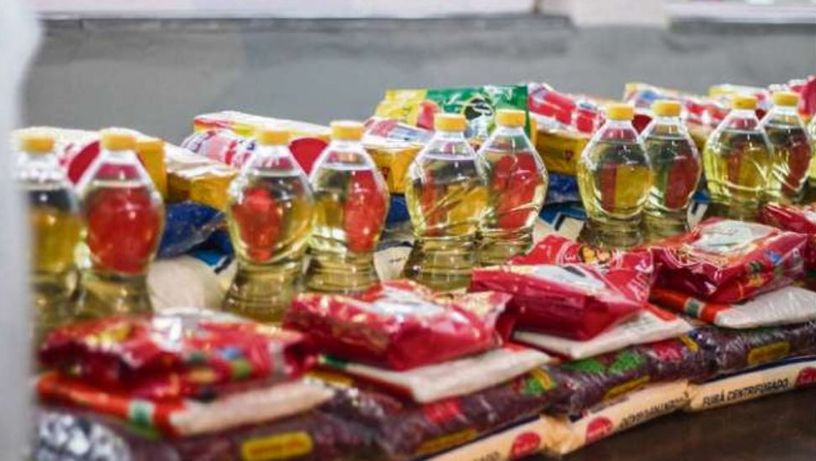 Alimentos básicos como arroz, feijão e macarrão, fazem parte de cestas básicas 