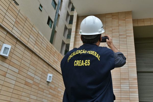Equipes do Crea-ES e Defesa Civil fazem vistoria em prédio onde piscina desabou em Vila Velha por Fernando Madeira