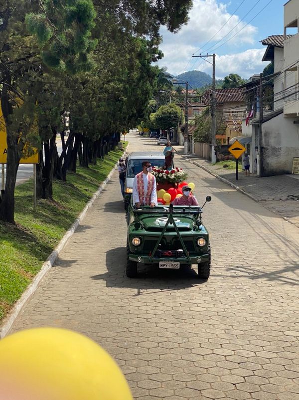 Cestas básicas "ocupam" lugares de fiéis em igreja católica de Ibiraçu por Divulgação