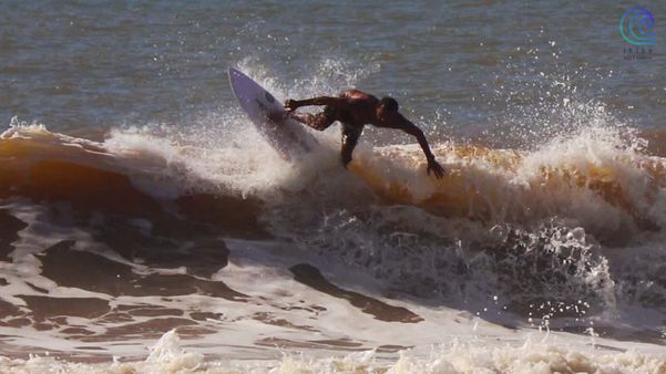 As ondas de Barra Nova, no litoral de São Mateus por Deli Santos/ Ibiza Surf Video