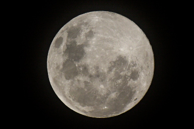 Fenômeno da Superlua ou Lua Rosa acontece nesta terça-feira (27), mas lua "rosada" já apareceu para os capixabas por Vitor Jubini