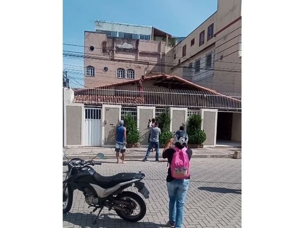 Homem foi perseguido e fugiu pelo telhado de casas no bairro Itapuã, em Vila Velha