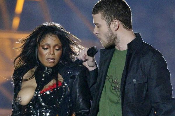 Janet Jackson e Justin Timberlake no Super Bowl de 2004