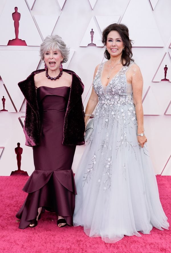 Rita Moreno and Fernanda Luisa Gondon arrive at the Oscars red carpet for the 93rd Academy Awards in Los Angeles, California, U.S., April 25, 2021. Chris Pizzello/Pool via REUTERS ORG XMIT: OSC por Reuters/Folhapress