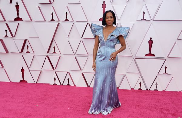 Vestido de Regina King levou 140 horas para ser bordado por Reuters/Folhapress