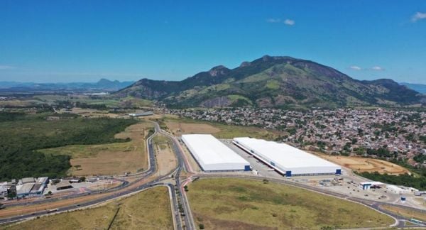 Vista aérea do Porto Canoa Log, centro logístico localizado na Serra