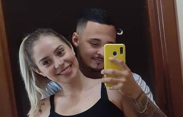 Amanda Marques e o namorado Matheus José. A moto em que eles estavam foi atingida por um carro em Vila Velha