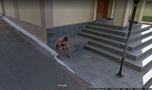 Arthur Picolli, do BBB 21, aparece em frente a Igreja Católica de Conduru, em Cachoeiro, em imagem do Google Street View