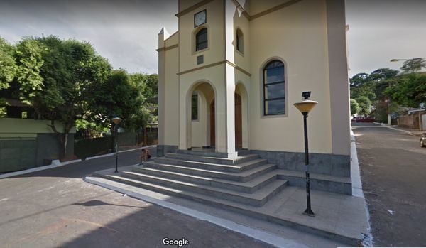 Arthur Picolli, do BBB 21, aparece em frente a Igreja Católica de Conduru, em Cachoeiro, em imagem do Google Street View