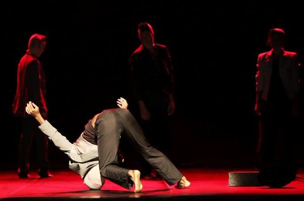 Espetáculo Habeas Corpus, de 2005, coreografia de Snadro Borelli por Carlos Antolini