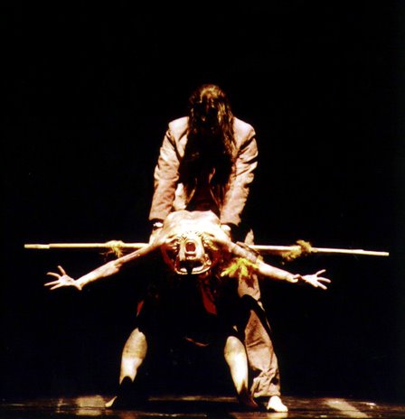 Espetáculo Ijain Je É, de 1996, coreografia de Mítzi Marzzuti por Carlos Antolini