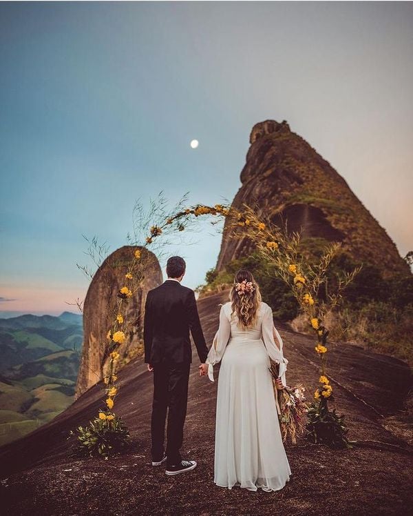   Casal de Goiás escolhe pedra do Frade e a Freira para ensaio   por Alex Faccini