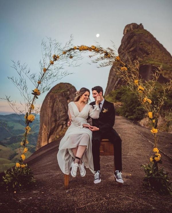   Casal de Goiás escolhe pedra do Frade e a Freira para ensaio   por Alex Faccini