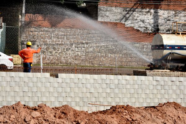 Construção do Portal do Príncipe, em Vitória  por Fernando Madeira
