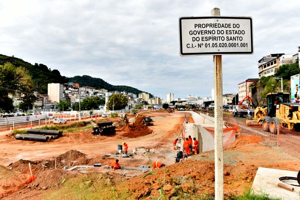  Construção do Portal do Príncipe, em Vitória  por Fernando Madeira