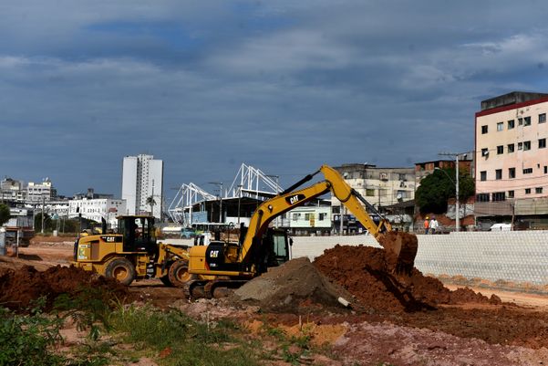  Construção do Portal do Príncipe, em Vitória  por Fernando Madeira