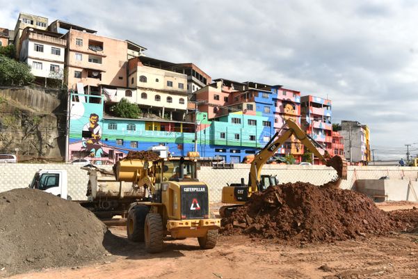  Construção do Portal do Príncipe, em Vitória  por Fernando Madeira