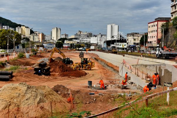 Construção do Portal do Príncipe, em Vitória  por Fernando Madeira