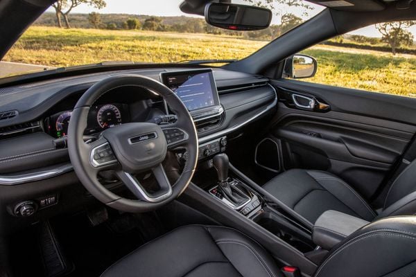 Centrais multimídia com até 10,1” por Jeep/Divulgação