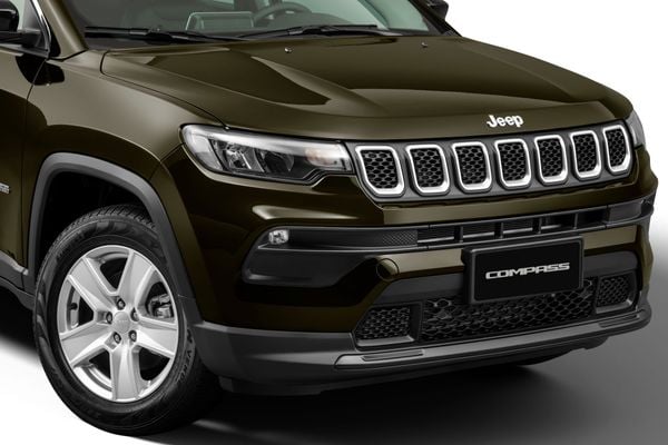 Novo para-choque dianteiro por Jeep/Divulgação