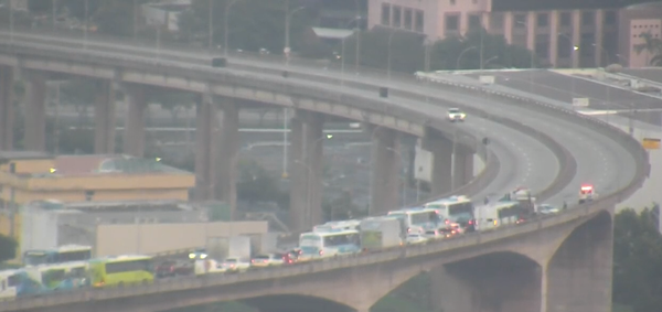 Terceira Ponte interditada no sentido Vitória na manhã desta quarta-feira (28)