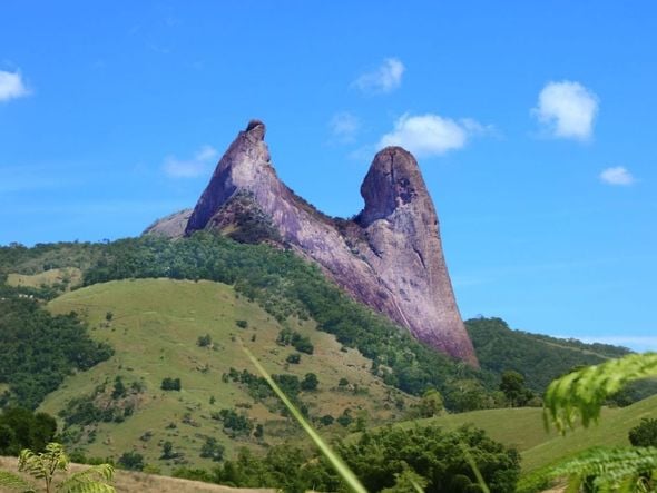 O Frade e a Freira: Vistas incríveis após cinco minutos de caminhada  por Rede Social/@chalesdofrade 