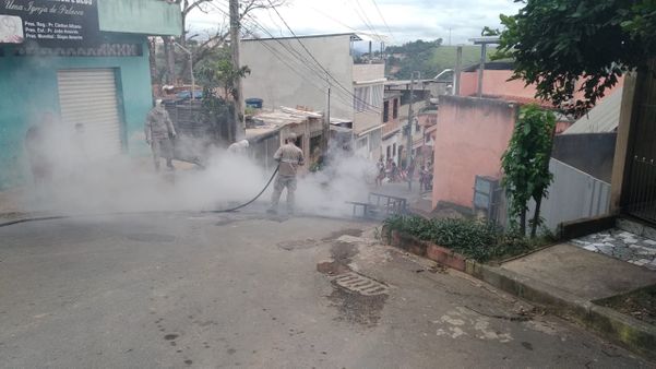 Moradores protestam após morte de adolescente 