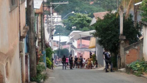 Moradores protestam após morte de adolescente em Cachoeiro de Itapemirim