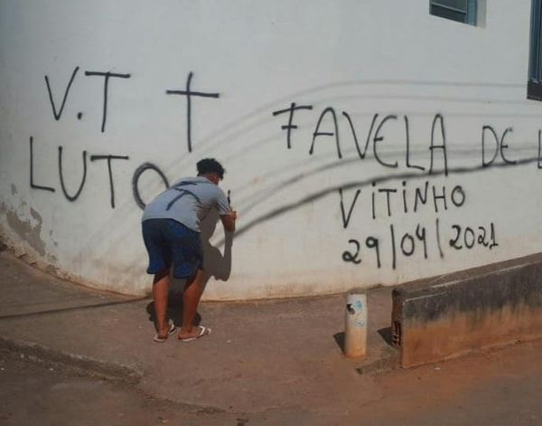 Moradores protestam após morte de adolescente em Cachoeiro de Itapemirim