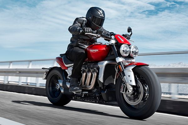 Triumph Rocket 3 R por divulgação