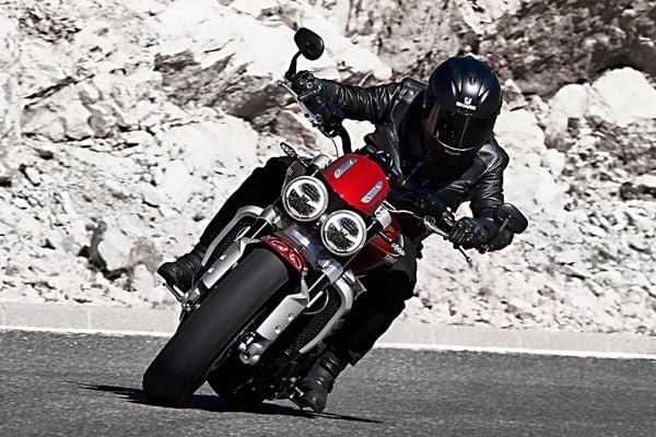 Triumph Rocket 3 R por divulgação