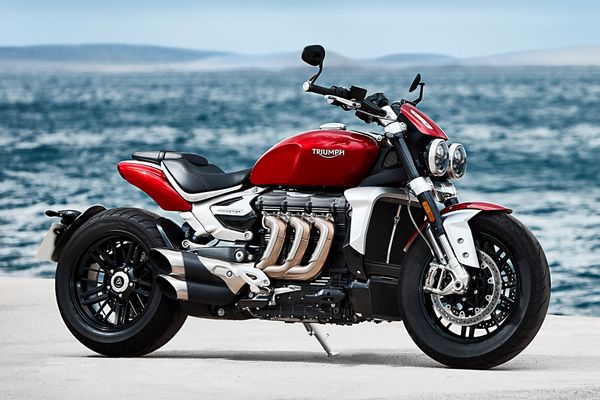 Triumph Rocket 3 R por divulgação