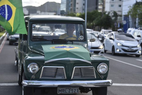 Protestos nacionalistas ocupam as principais vias da Capital por Ricardo Medeiros