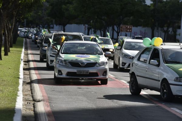Protestos nacionalistas ocupam as principais vias da Capital por Ricardo Medeiros