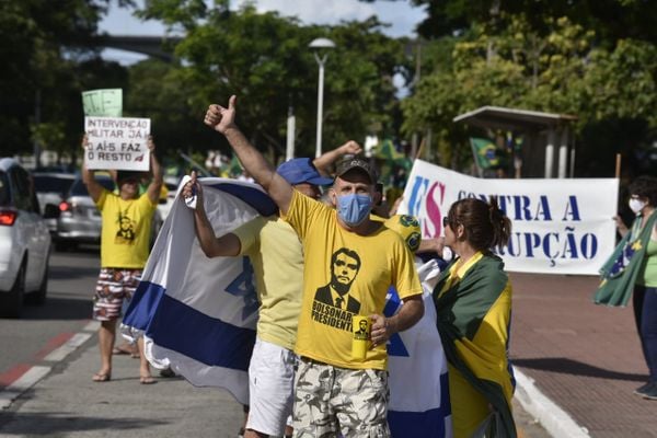 Protestos nacionalistas ocupam as principais vias da Capital por Ricardo Medeiros