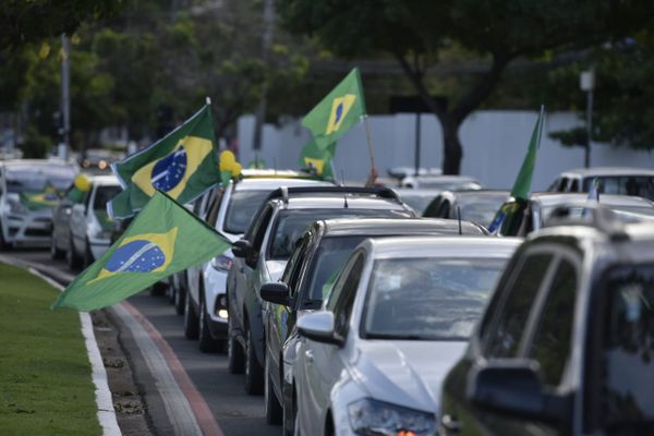 Protestos nacionalistas ocupam as principais vias da Capital por Ricardo Medeiros