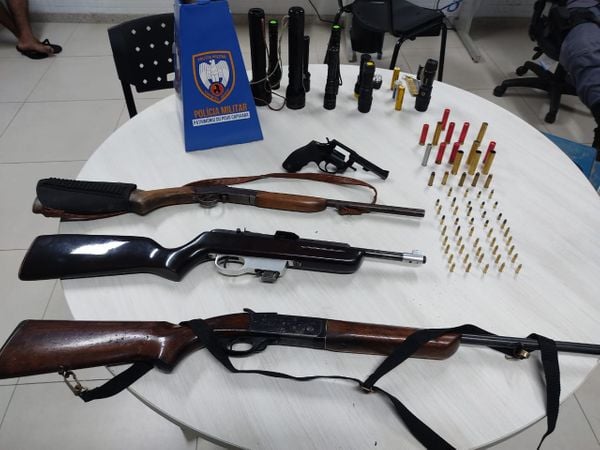 Armas e munições são apreendidas em Viana 