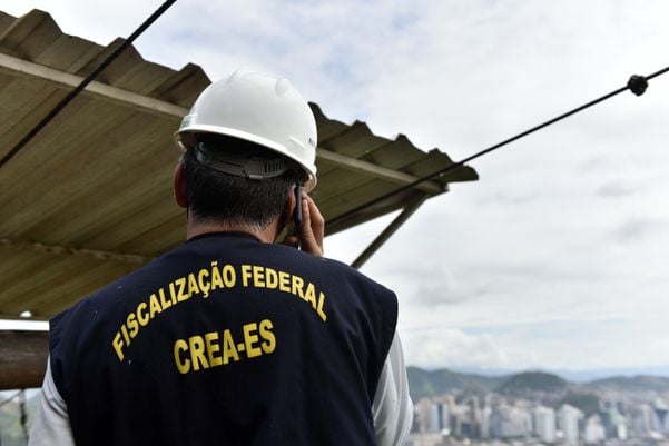 Crea realiza vistoria na tirolesa do Morro do Moreno por Fernando Madeira
