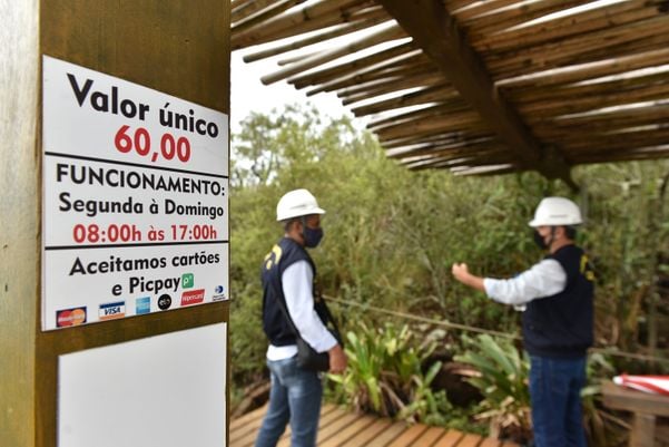 Crea realiza vistoria na tirolesa do Morro do Moreno por Fernando Madeira